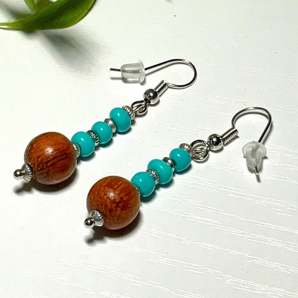 Lovely Bayong Wood and Masai Bead Bracelet and Earrings Set - Picture 2 of 8